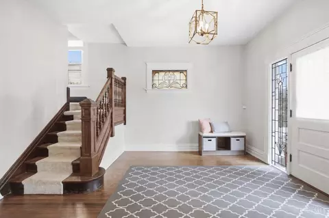 Entry Way - 2830 Madison Rd, Cincinnati, OH 45209 photo 1 of 3