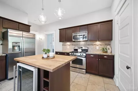 Kitchen - 2830 Madison Rd, Cincinnati, OH 45209 photo 4 of 4