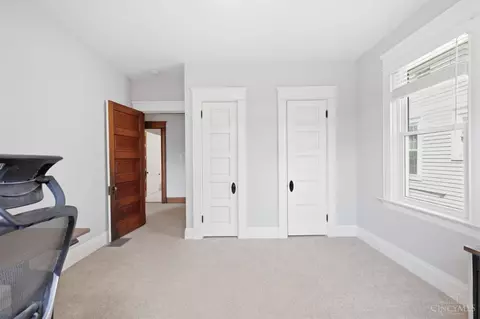 Bedroom - 2830 Madison Rd, Cincinnati, OH 45209 photo 6 of 9