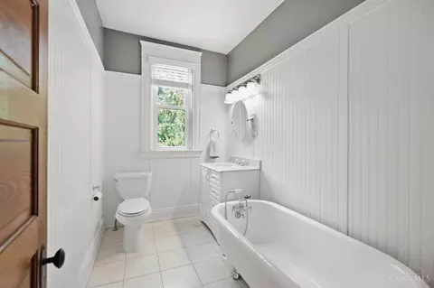 Bath - 2830 Madison Rd, Cincinnati, OH 45209 photo 2 of 5