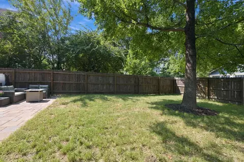 Exterior - 2830 Madison Rd, Cincinnati, OH 45209 photo 6 of 9