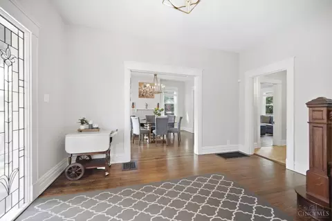 Entry Way - 2830 Madison Rd, Cincinnati, OH 45209 photo 2 of 3