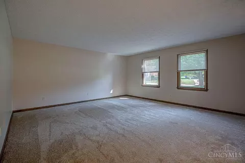 Living - 650 Leo Dr, Hamilton, OH 45013 photo 1 of 5