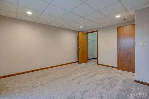 Bedroom - 650 Leo Dr, Hamilton, OH 45013 photo 3 of 7
