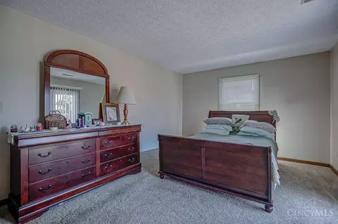 Bedroom - 650 Leo Dr, Hamilton, OH 45013 photo 7 of 7