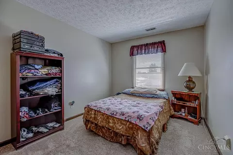 Bedroom - 650 Leo Dr, Hamilton, OH 45013 photo 5 of 7