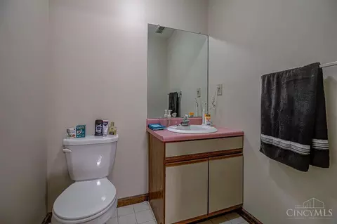 Bath - 650 Leo Dr, Hamilton, OH 45013 photo 3 of 4