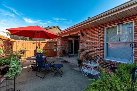 Exterior - 650 Leo Dr, Hamilton, OH 45013 photo 4 of 9