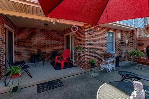 Exterior - 650 Leo Dr, Hamilton, OH 45013 photo 3 of 9