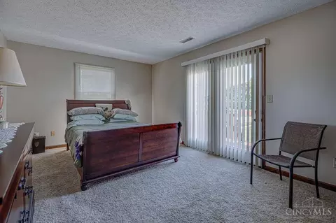 Bedroom - 650 Leo Dr, Hamilton, OH 45013 photo 6 of 7