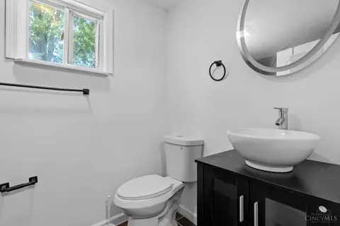 Bath - 9287 Coogan Dr, Cincinnati, OH 45231 photo 2 of 3