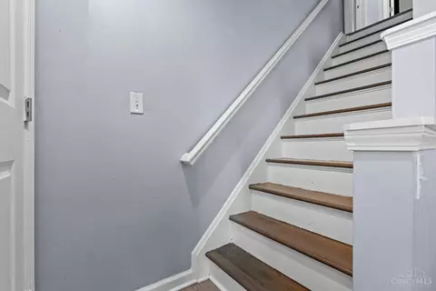 Entry Way - 9287 Coogan Dr, Cincinnati, OH 45231 photo 2 of 3