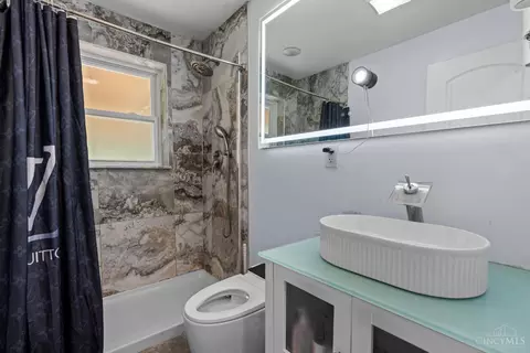 Bath - 9287 Coogan Dr, Cincinnati, OH 45231 photo 1 of 3