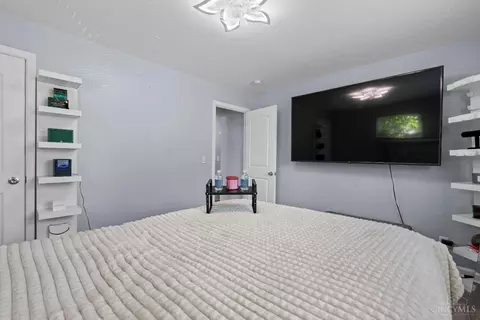 Bedroom - 9287 Coogan Dr, Cincinnati, OH 45231 photo 2 of 2