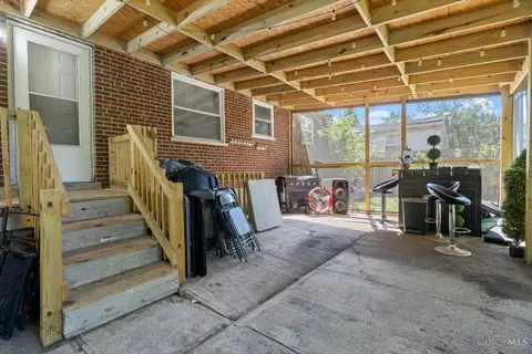 Exterior - 9287 Coogan Dr, Cincinnati, OH 45231 photo 8 of 10