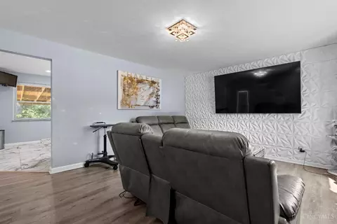 Living - 9287 Coogan Dr, Cincinnati, OH 45231 photo 1 of 2