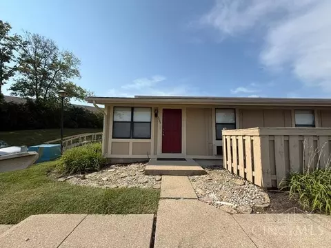 5064 Queenswood Ct, West Chester, OH 45011