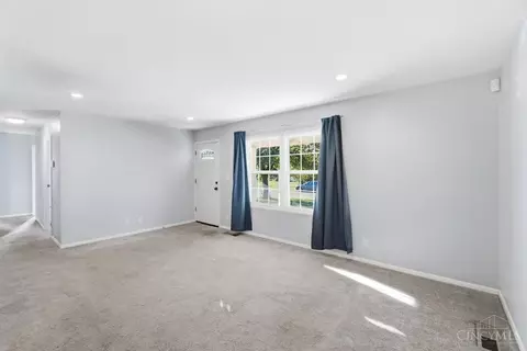 Living - 1062 Garnoa Dr, Cincinnati, OH 45231 photo 3 of 4