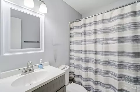 Bath - 1062 Garnoa Dr, Cincinnati, OH 45231 photo 1 of 1