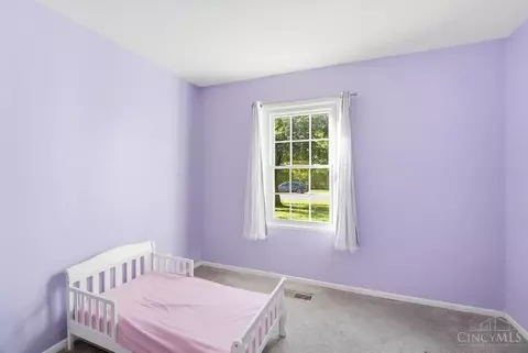 Bedroom - 1062 Garnoa Dr, Cincinnati, OH 45231 photo 5 of 6