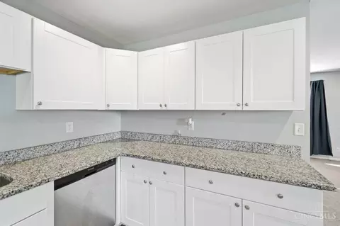 Kitchen - 1062 Garnoa Dr, Cincinnati, OH 45231 photo 3 of 5