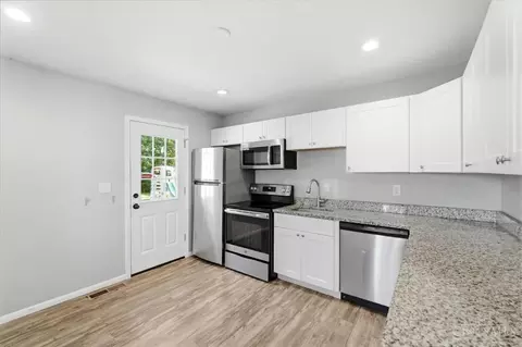 Kitchen - 1062 Garnoa Dr, Cincinnati, OH 45231 photo 5 of 5