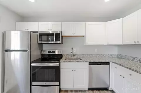 Kitchen - 1062 Garnoa Dr, Cincinnati, OH 45231 photo 2 of 5