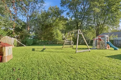 Exterior - 1062 Garnoa Dr, Cincinnati, OH 45231 photo 8 of 11