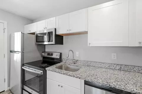 Kitchen - 1062 Garnoa Dr, Cincinnati, OH 45231 photo 4 of 5