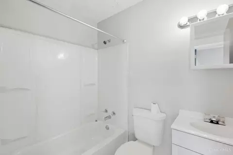 Bath - 1854 Bluehill Dr, Cincinnati, OH 45240 photo 1 of 1