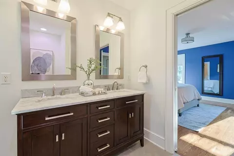 Bath - 3004 Springer Ave, Cincinnati, OH 45208 photo 3 of 8