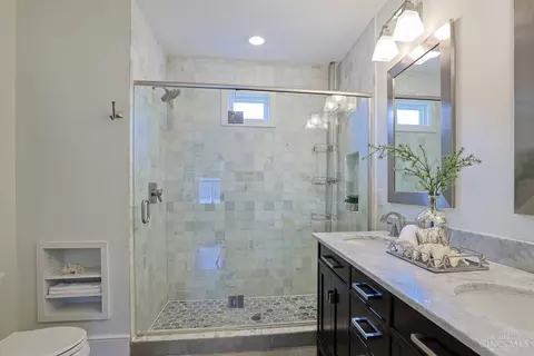 Bath - 3004 Springer Ave, Cincinnati, OH 45208 photo 2 of 8