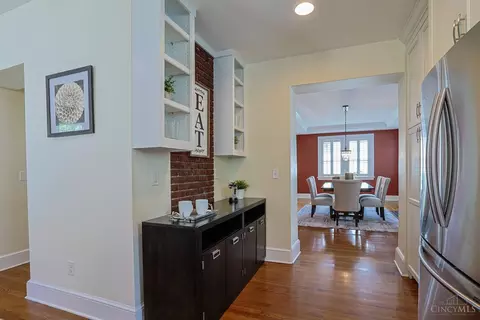 Entry Way - 3004 Springer Ave, Cincinnati, OH 45208 photo 3 of 4