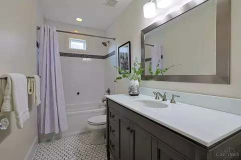 Bath - 3004 Springer Ave, Cincinnati, OH 45208 photo 6 of 8
