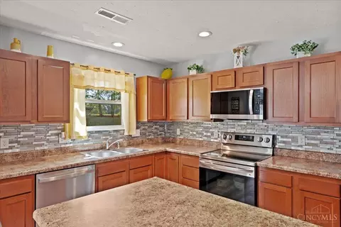 Kitchen - 531 Mill St, Blanchester, OH 45107 photo 2 of 2