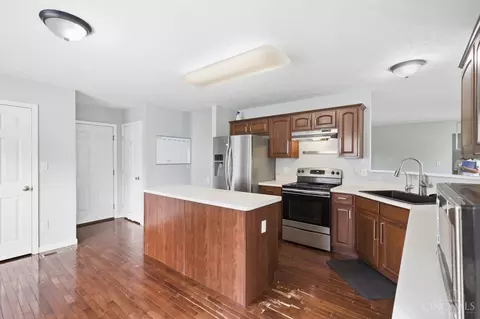 Kitchen - 774 Birch Grv, Morrow, OH 45152 photo 4 of 6