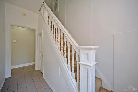 Entry Way - 1020 Parkson Pl, Cincinnati, OH 45204 photo 2 of 2