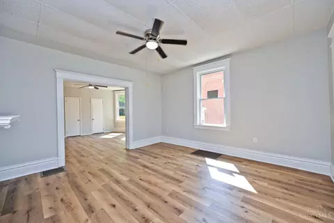 Living - 1020 Parkson Pl, Cincinnati, OH 45204 photo 4 of 11