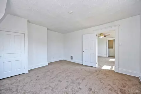 Bedroom - 1020 Parkson Pl, Cincinnati, OH 45204 photo 9 of 9