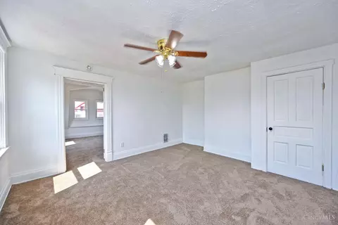 Bedroom - 1020 Parkson Pl, Cincinnati, OH 45204 photo 5 of 9