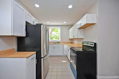 Kitchen - 1020 Parkson Pl, Cincinnati, OH 45204 photo 2 of 5