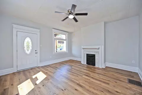 Living - 1020 Parkson Pl, Cincinnati, OH 45204 photo 2 of 11