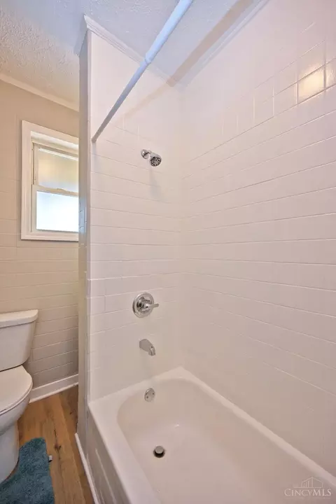 Bath - 1020 Parkson Pl, Cincinnati, OH 45204 photo 4 of 5