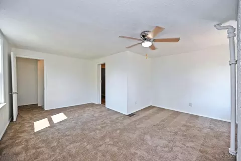 Bedroom - 1020 Parkson Pl, Cincinnati, OH 45204 photo 3 of 9