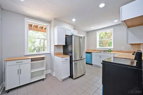Kitchen - 1020 Parkson Pl, Cincinnati, OH 45204 photo 1 of 5