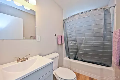 Bath - 1020 Parkson Pl, Cincinnati, OH 45204 photo 1 of 5