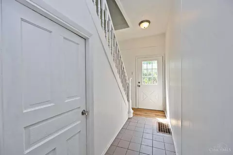Entry Way - 1020 Parkson Pl, Cincinnati, OH 45204 photo 1 of 2