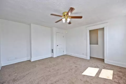 Bedroom - 1020 Parkson Pl, Cincinnati, OH 45204 photo 7 of 9