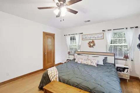 Bedroom - 5596 Sidney Rd, Cincinnati, OH 45238 photo 2 of 5