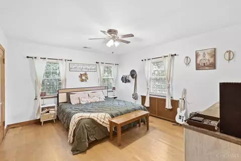 Bedroom - 5596 Sidney Rd, Cincinnati, OH 45238 photo 1 of 5